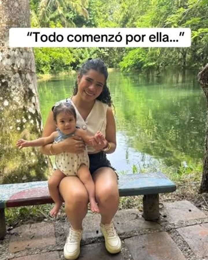 La fundadora de Arte Antone con su bebé